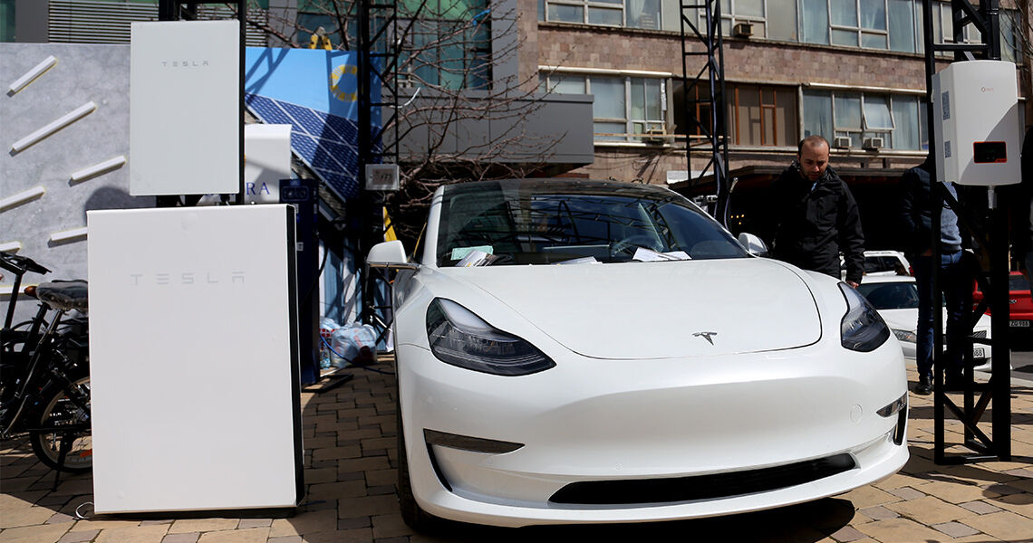 Tesla  Model 3 -Экспо2021