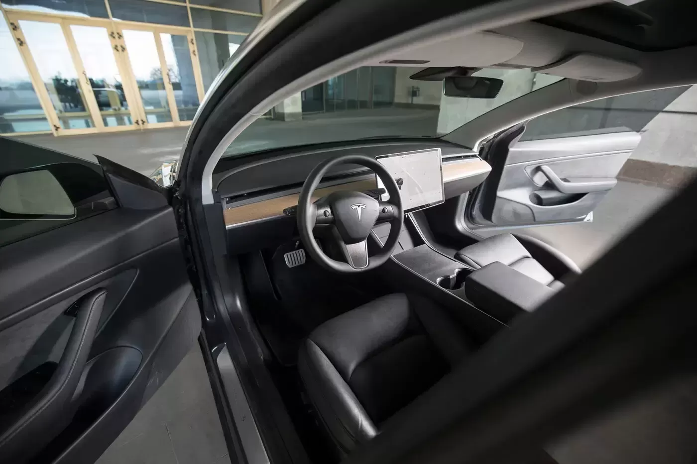 Tesla Model 3- Inside.webp